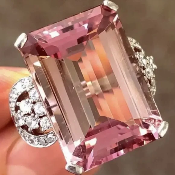 Elegant Cubic Zirconia Cocktail Ring - Luxurious  NWT Sz 7, 8, 9 available - Picture 4 of 4